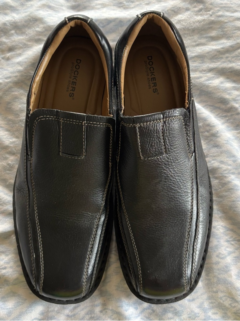 Dockers Men’s Black Leather Slip-On Loafers with Contrast Stitching